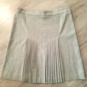 CLUB MONACO Grey Wool Pleated Skirt, Size 10 NWT